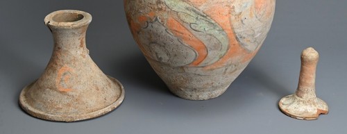 LARGE MUSEUM QUALITY CHINESE TANG DYNASTY (618-907 AD) PAINTED POTTERY VASE - Picture 10 of 16