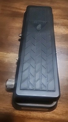  BEHRINGER HELLBABE HB01 WAH WAH GUITAR EFFECTS PEDAL 