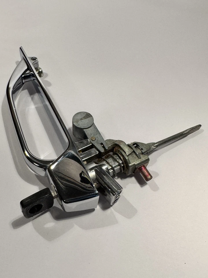 НОВАЯ (НОВАЯ ИЗ СТАРЫХ ЗАПАСОВ) РУЧКА ПЕРЕДНЕЙ ДВЕРИ С КЛЮЧОМ W116 MERCEDES 300SD 450SE 450SEL 280S 280SE - Изображение 2 из 4