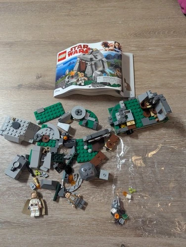 LEGO Star Wars: Ahch-To Island Training (75200) Near Complete Set Retired No Box