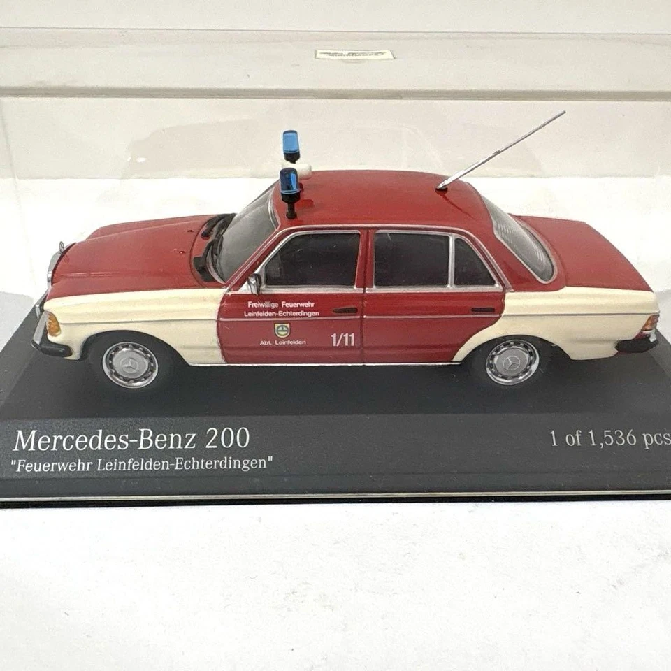 MINICHAMPS Mercedes-Benz 200 Fire Command Vehicle 1/43 Scale Collectible - Image 3 of 4