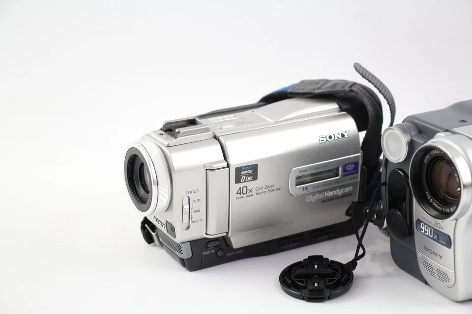 Vintage Handheld Video Cameras Inc Sony DCRTRV255E & Sony DCR-TRV11E Working x 3 - Image 2 of 4