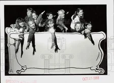 1988 Press Photo Cast members rehearse for musical "Where the Sidewalk Ends"