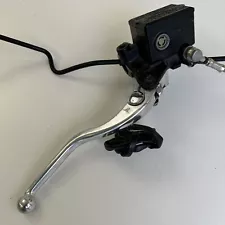 Triumph Tiger 800 XR 2019 Front brake master cylinder with hose pipe T2021557