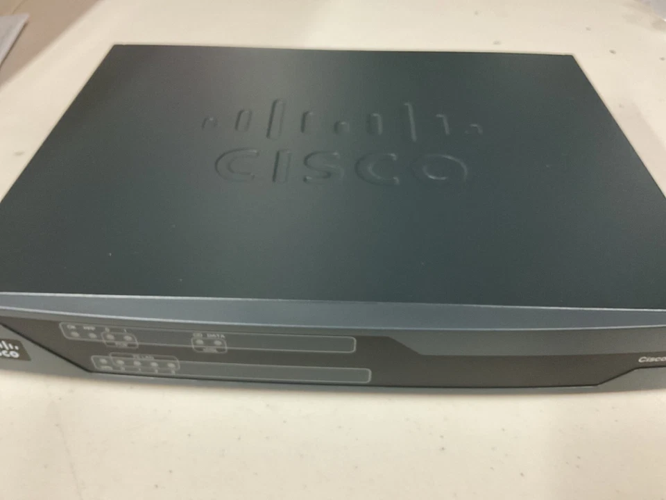 Cisco 800 Series C887VAM  Integrated Services Router brand NEW BOXED - Image 2 of 4