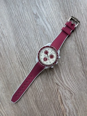 genuine Swatch x onlmega Mission to Pluto moonswatch With Extra Rubber Strap.
