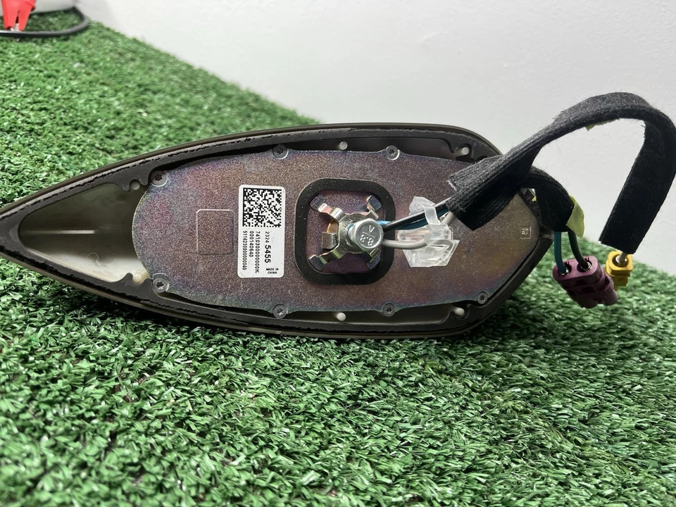 Chevrolet Cruze LT 2016-19 techo antena aleta de tiburón negro con hervidor metálico OEM Foto 3 de 3