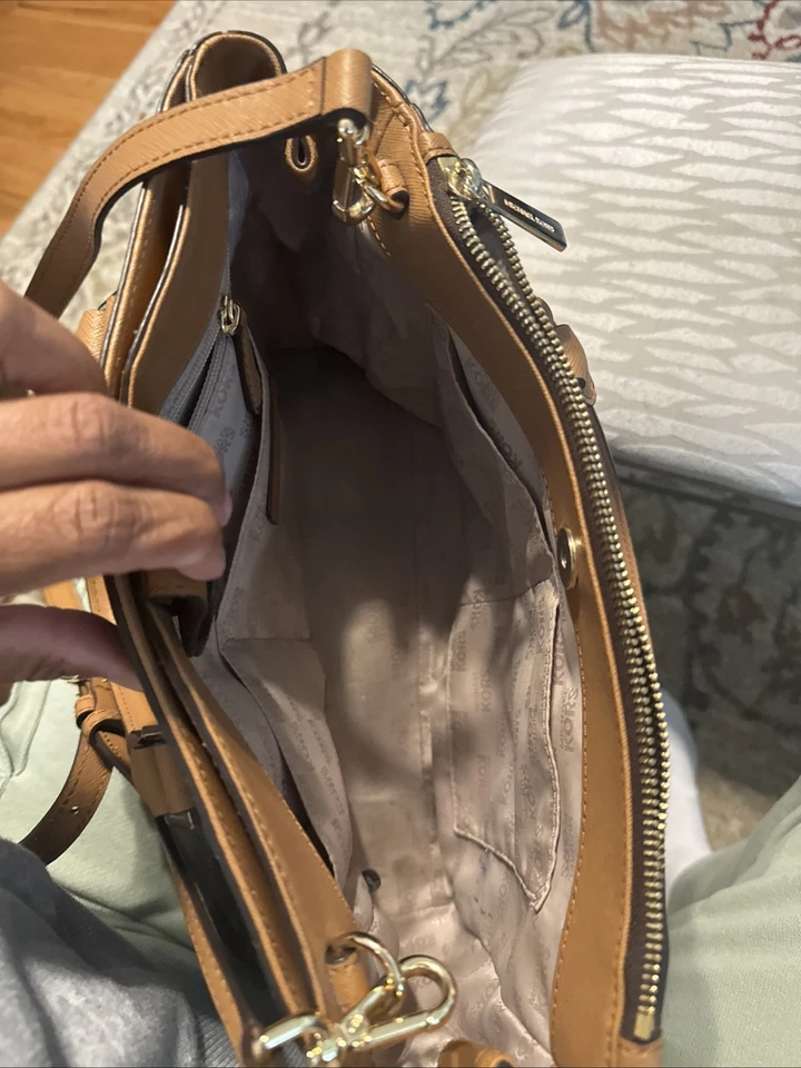 Bolso de Mano Michael Kors Signature de Cuero Marrón Foto 4 de 4