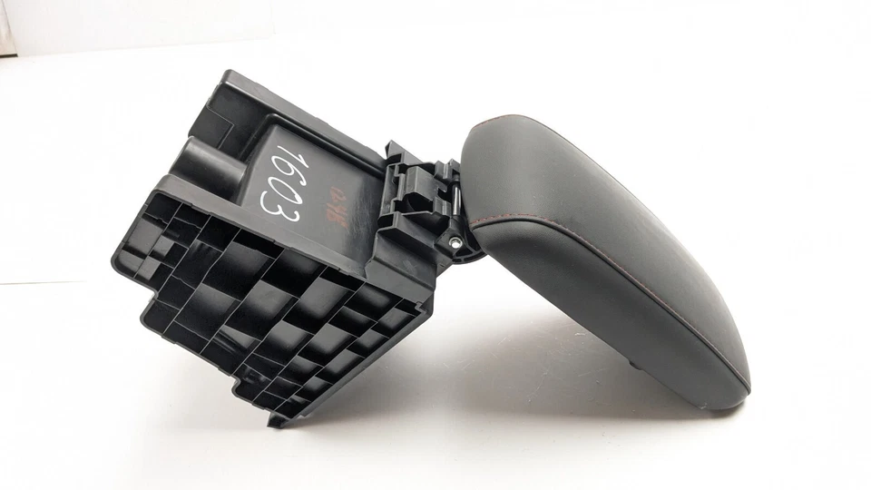 ЦЕНТРАЛЬНАЯ КОНСОЛЬ ПОДЛОКОТНИКА MG ZS 10681612 2024 - Изображение 3 из 4