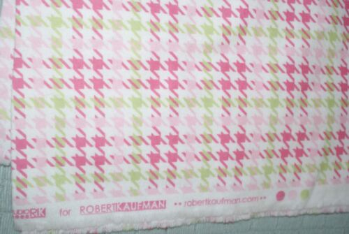 Pink+ Houndstooth Craft Flannel Cotton Fabric Robert Kaufman Fast Ship 31 x 42" - Picture 2 of 3