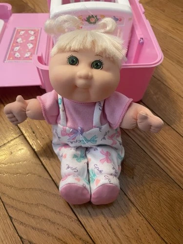 1995 Vintage Cabbage Patch Kids CPK Love 'N' Go Baby Nursery Carry Play Set