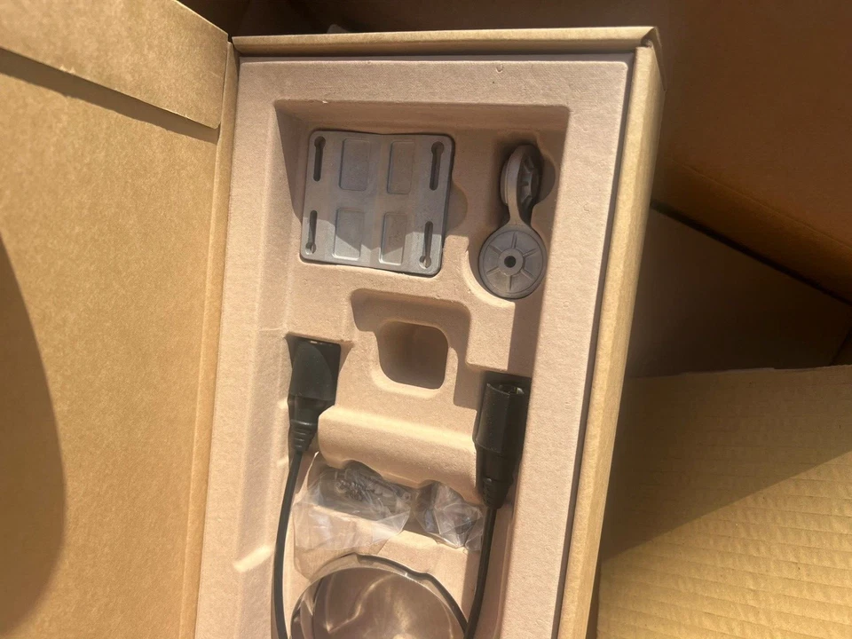 Cisco Meraki MA-ANT-21 5 GHz 13 dBi Wireless Access Point Sector Antenna - Image 2 of 4