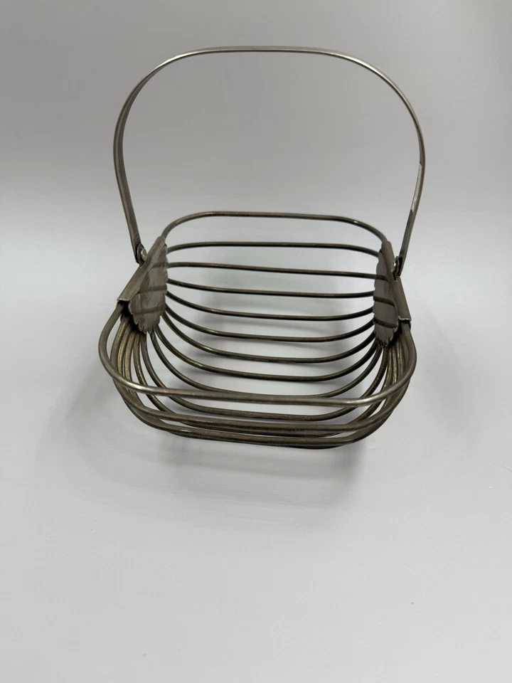 Fruit Bread Basket Silverplate New International Silver Wired Removable Handle - Image 2 of 4