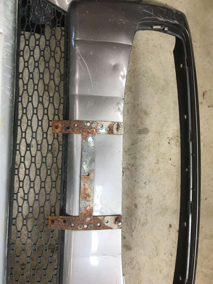 11 VOLVO 70 SERIES Front Bumper Dents Scratches - Изображение 2 из 4