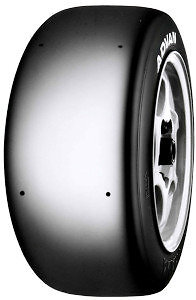 Pneu sport Yokohama Advan A005 240/610 R17 avec gomme tendre pour grip maximal