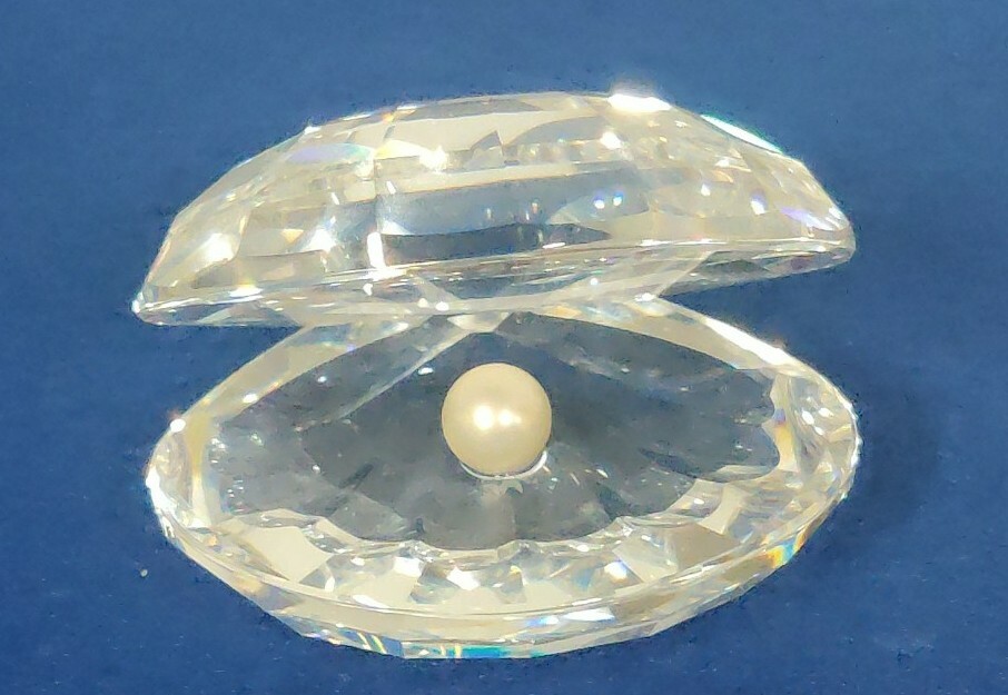 Swarovski Oyster Shell With Pearl