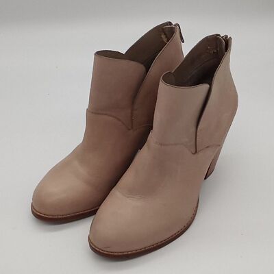 Gianni Bini Womens Boots 9M Leather Stacked Heel Ankle Booties Taupe 9M