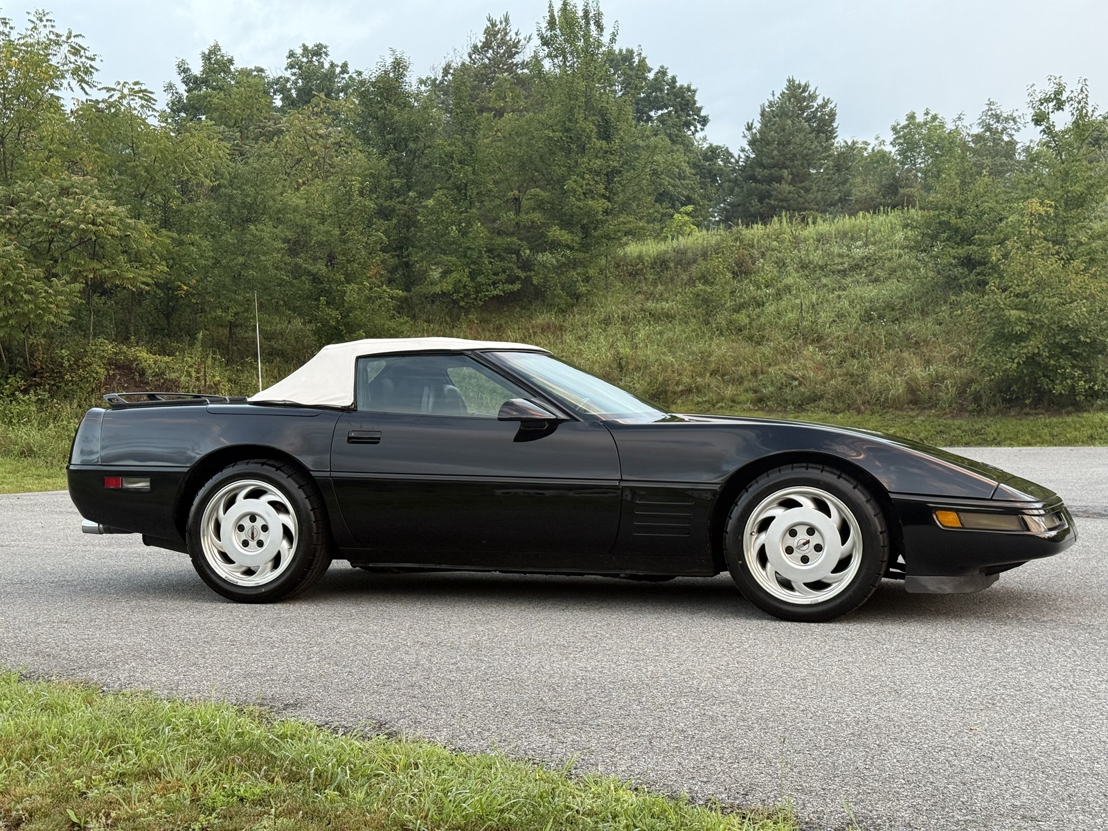 1991 Black Chevrolet Corvette   | C4 Corvette Photo 4
