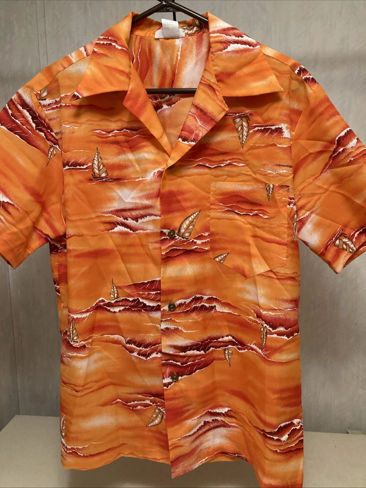 Hawaiian Button Down Shirt Men’s Large
Opens in a new window or tab