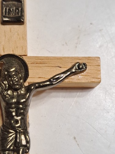 PEQUEÑA CRUZ DE MADERA / Crucifijo de Jesús Dorado Colgante de Pared - Imagen 3 de 10