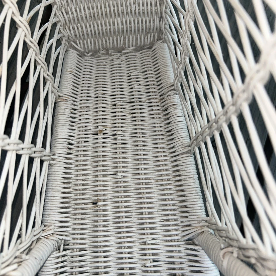 Vintage off White Wicker Magazine Record Storage Rack Yarn Basket Shabby Cottage - Image 4 of 4