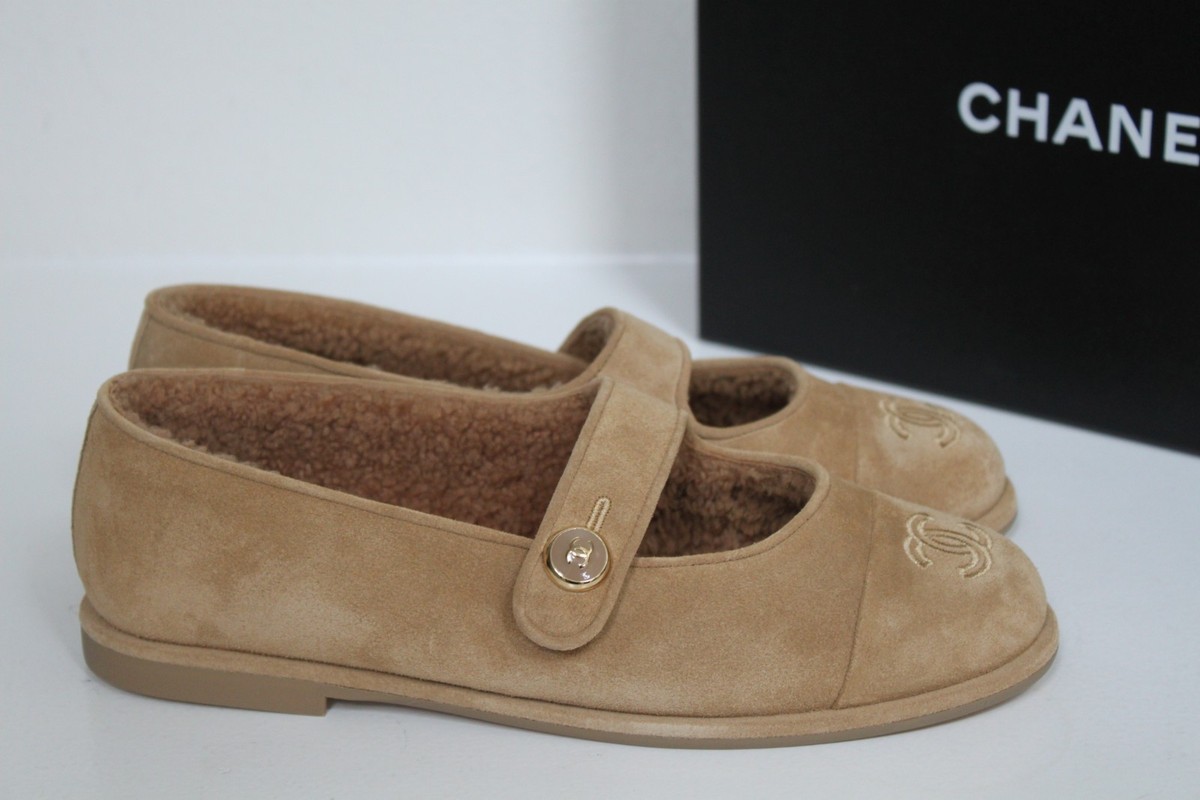 sz 8.5 / 39 CHANEL CC Mary Janes Beige Suede Shearling Ballet