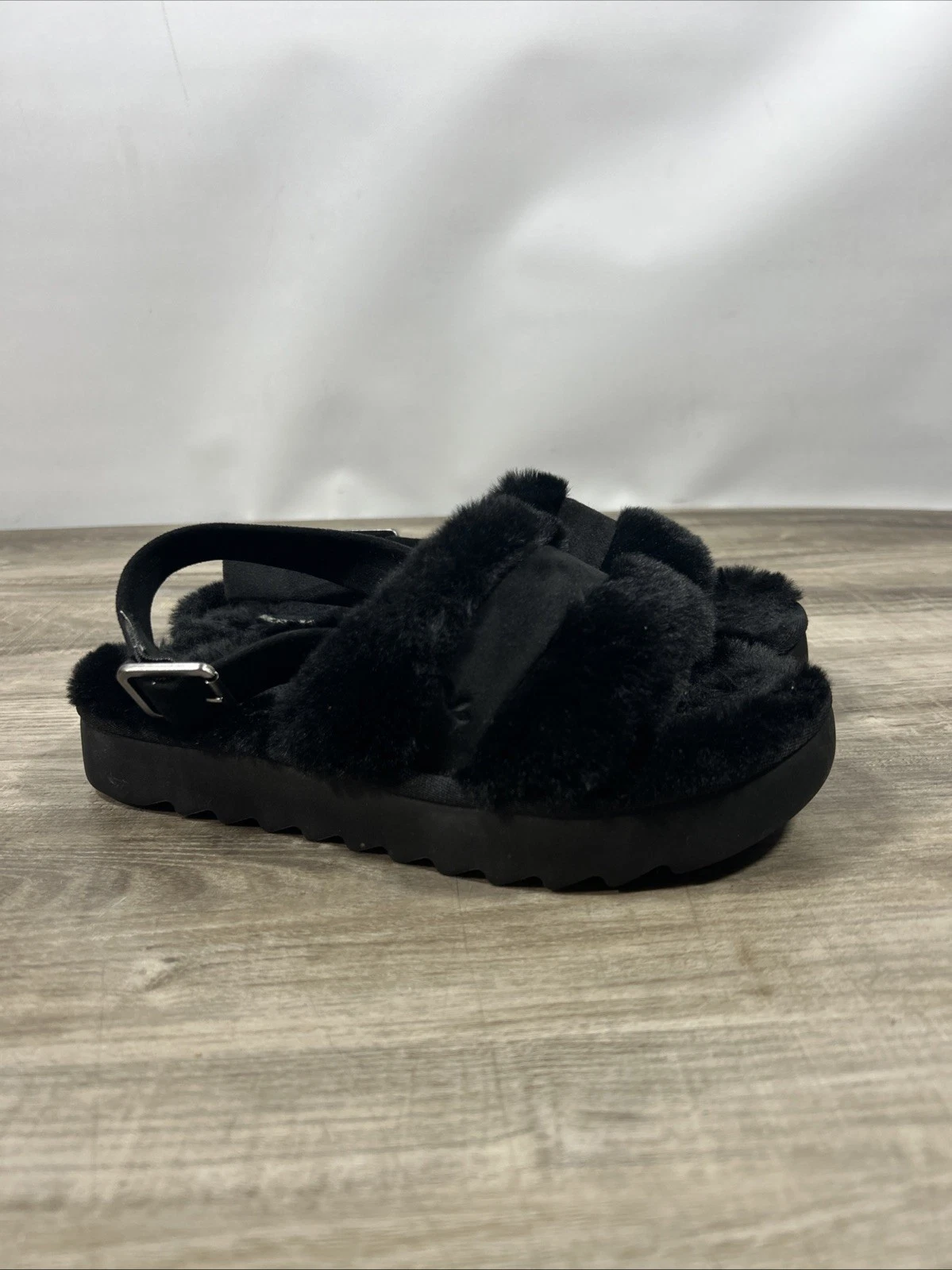 UGG Koolaburra sandali fuzz’d out donna taglia 7 neri pantofole pelliccia sintetica 1134590