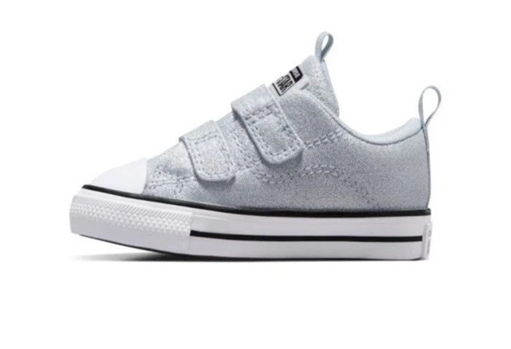 Size 7 Infant CONVERSE Chuck Taylor All Star Toddler Low Top Silver Sparkly - Image 3 of 3