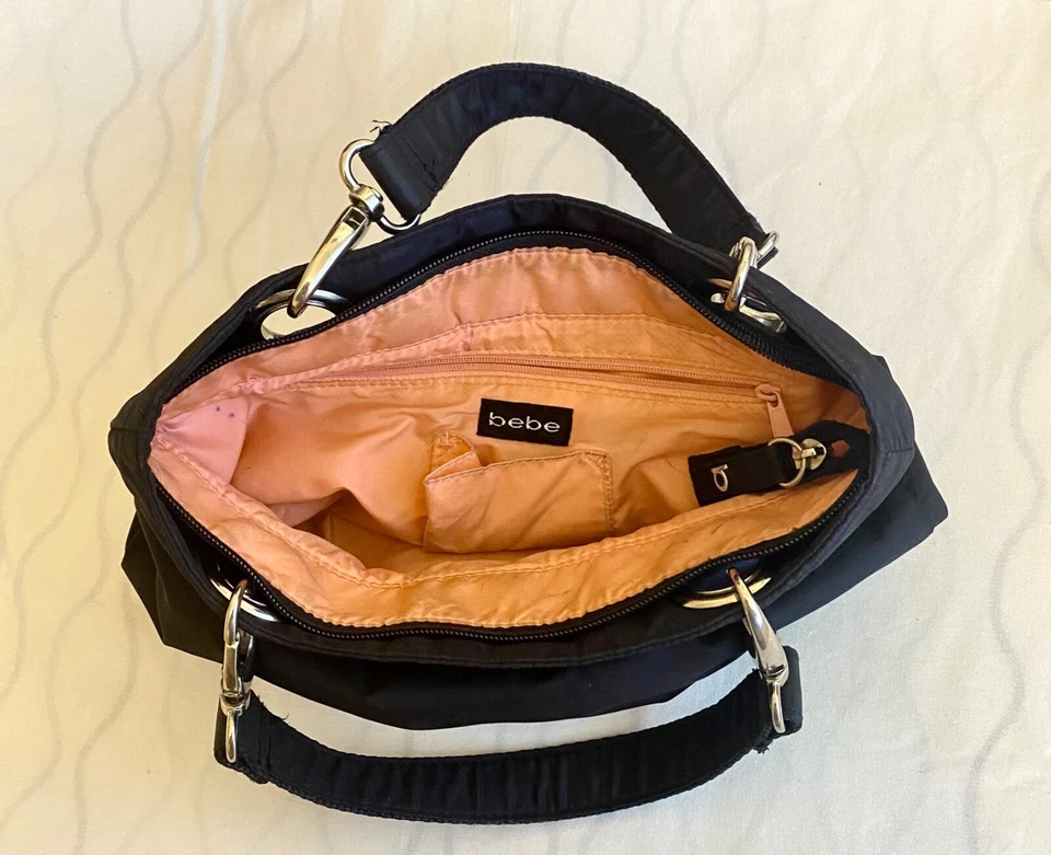 Bolso de mano vintage de nailon negro BEBE 9x8x3 con herrajes plateados y forro de melocotón Foto 3 de 4