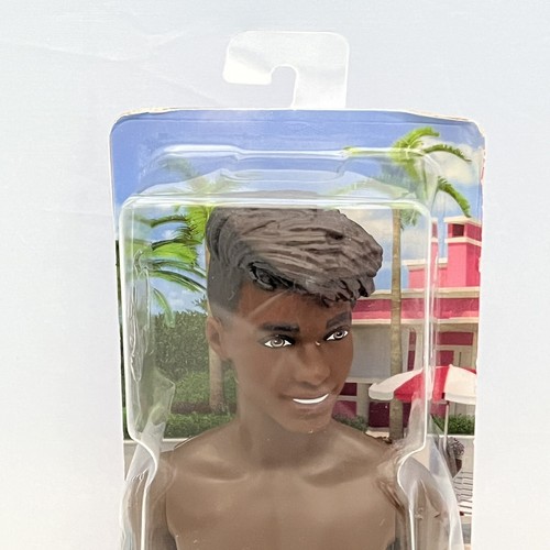Muñeca afroamericana Barbie Mattel 2021 baúles de baño azules sellados - Imagen 2 de 16
