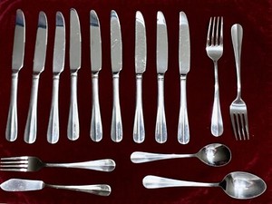 Pfaltzgraff Legacy 18/0 Stainless Dinner Knives Forks Spoons Center Ridge 15 Pcs