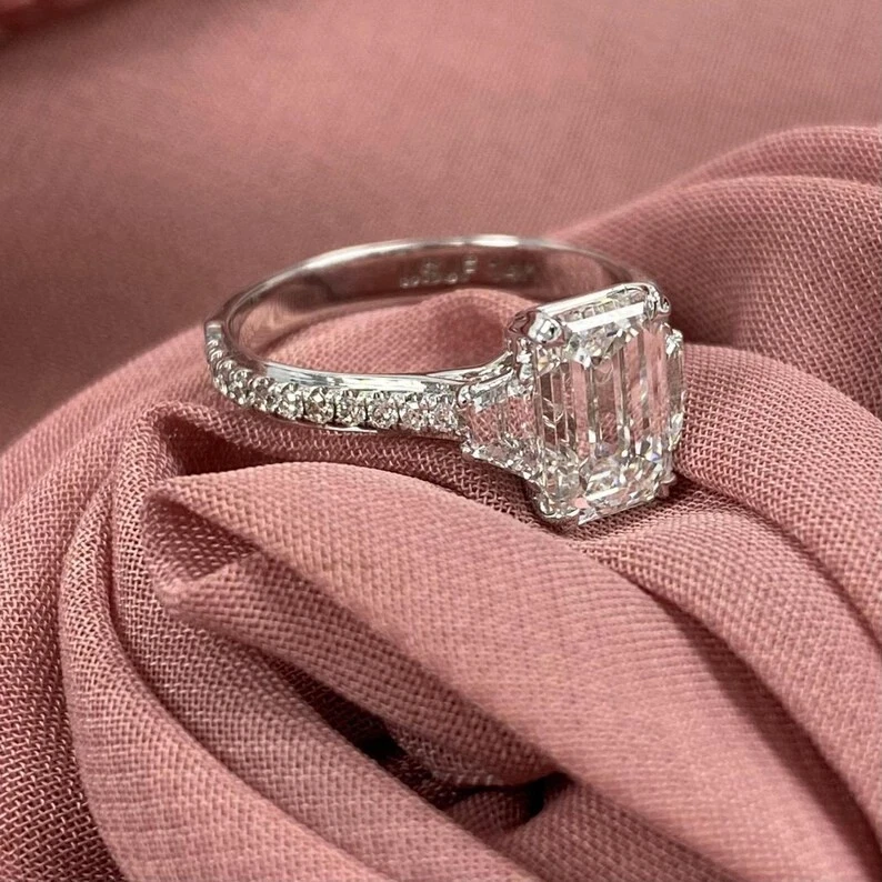 2.20Ct Emerald-Cut VS1 Lab Grown Diamond Solitaire Wedding Ring 14k White Gold - Image 3 of 4