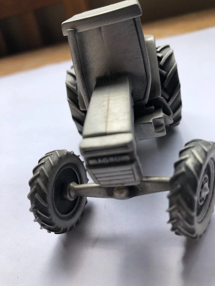 Tractor agrícola PEWTER Case International 7130 escala 1/43 o 3,375" de longitud Foto 4 de 4