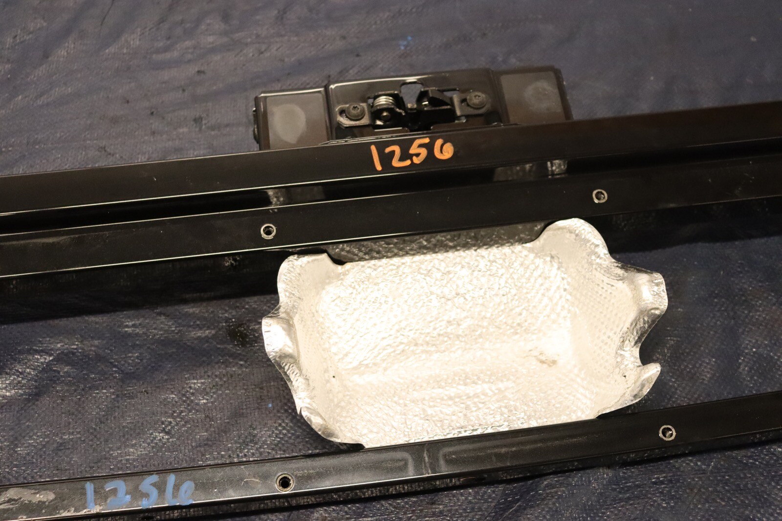 2012 AUDI R8 5.2 QUATTRO SPYDER V10 OEM REAR HATCH AIR CLEANER BRACKET #1256