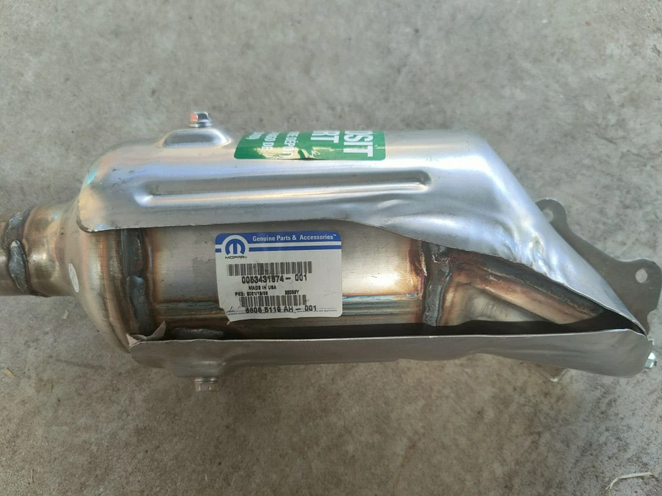 Genuine Mopar RH Catalytic Converter For Jeep Wrangler JK 3.6L 12-18 68085119AB - Image 2 of 3