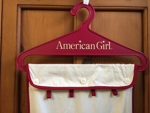Organizador Colgador Caddy Ropa Muñeca American Girl Rojo Excelente Estado - Imagen 2 de 8