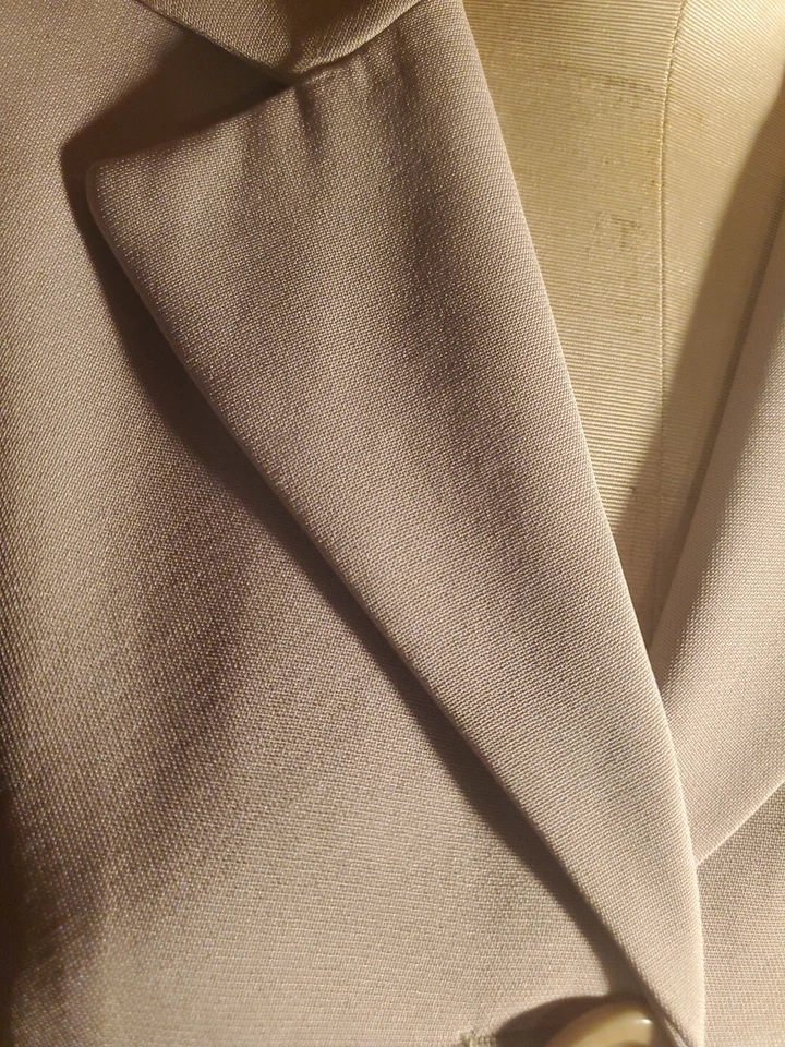 NWOT Jones New York Long Tan/Beige  Three Button Blazer Jacket Size 4  - Image 4 of 4