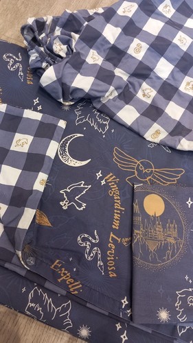 Harry Potter Hogwarts Glow in The Dark Duvet Cover and Pillowcase Set Navy - Picture 2 of 5