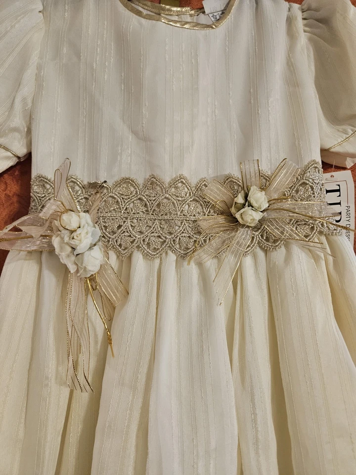 TIP TOP TEEN DRESS SZ 12 CREAM METALLIC GOLD MATCHING WAISTBAND FLOWER HAIR PIN - Image 4 of 4
