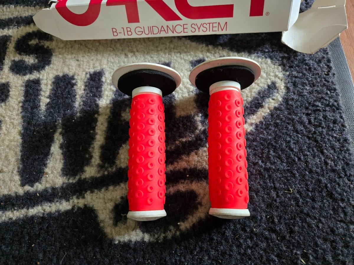 OLD SCHOOL BMX NOS OAKLEY B1-B GRIPS SURVIVORS USA VINTAGE RARE