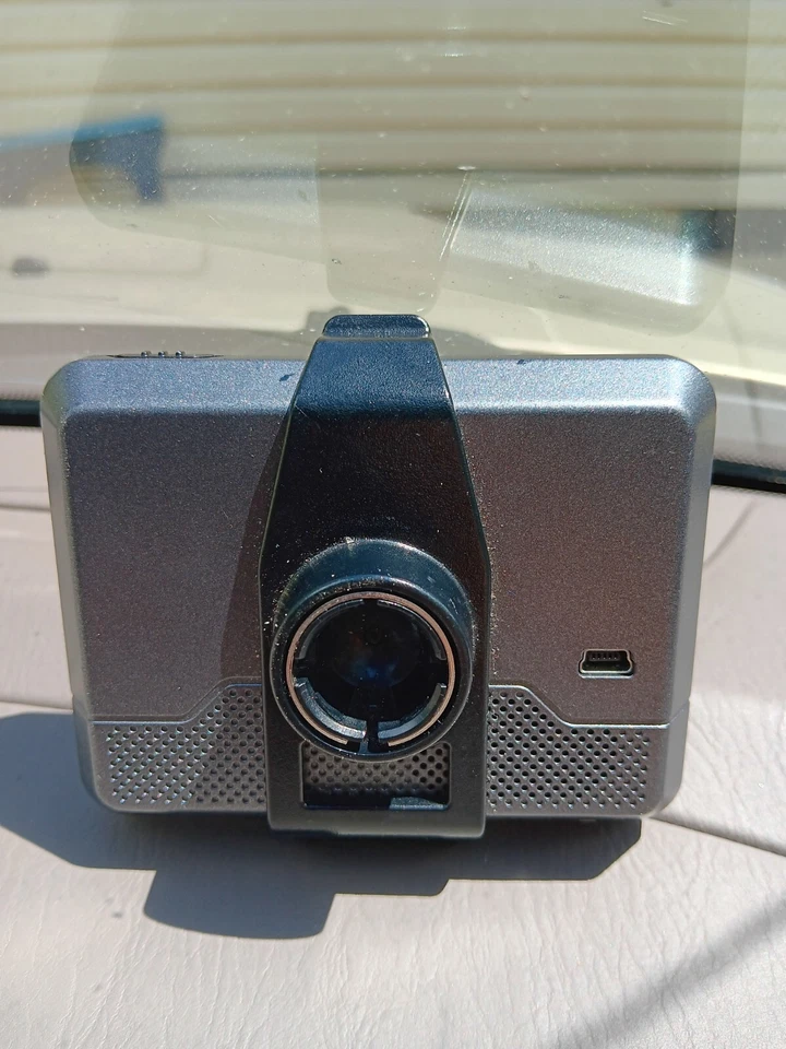 Garmin nuvi 205 Portable GPS Bundle with Car Charger and mount bracket. Tested. - Image 2 of 4