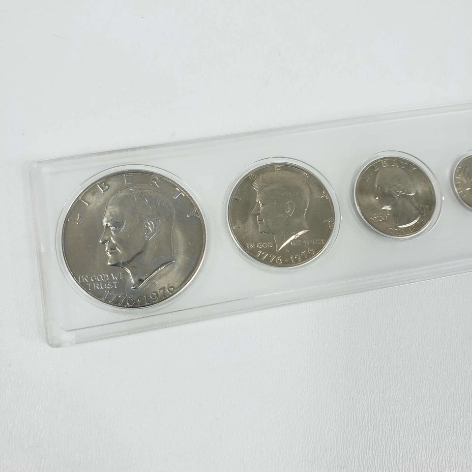 (1) 1975 D US Mint Denver UNC Year Set WHITMAN Plastic Holder w/ $1 Eisenhower - Image 2 of 4