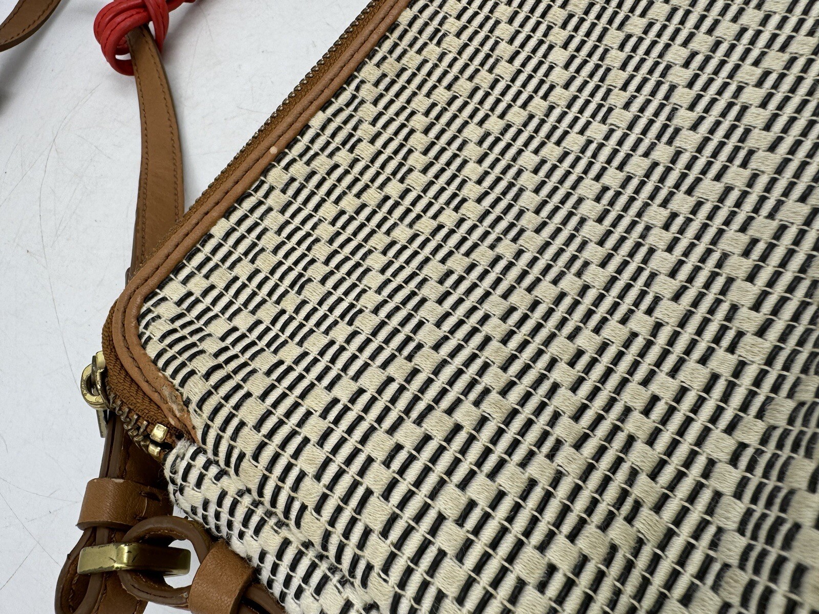Fossil Textured Boho Adjustable Strap 2 Zip Compartment Small Purse Cross Body — image 11