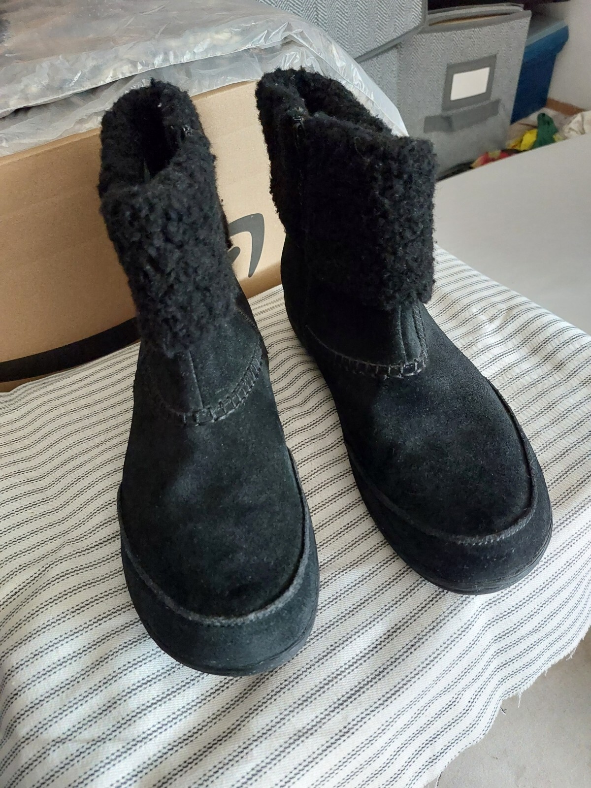 Clarks Zip up black Collection Soft Cushion Suede Ankle Boots Faux w/ Fur tops 7 image 2