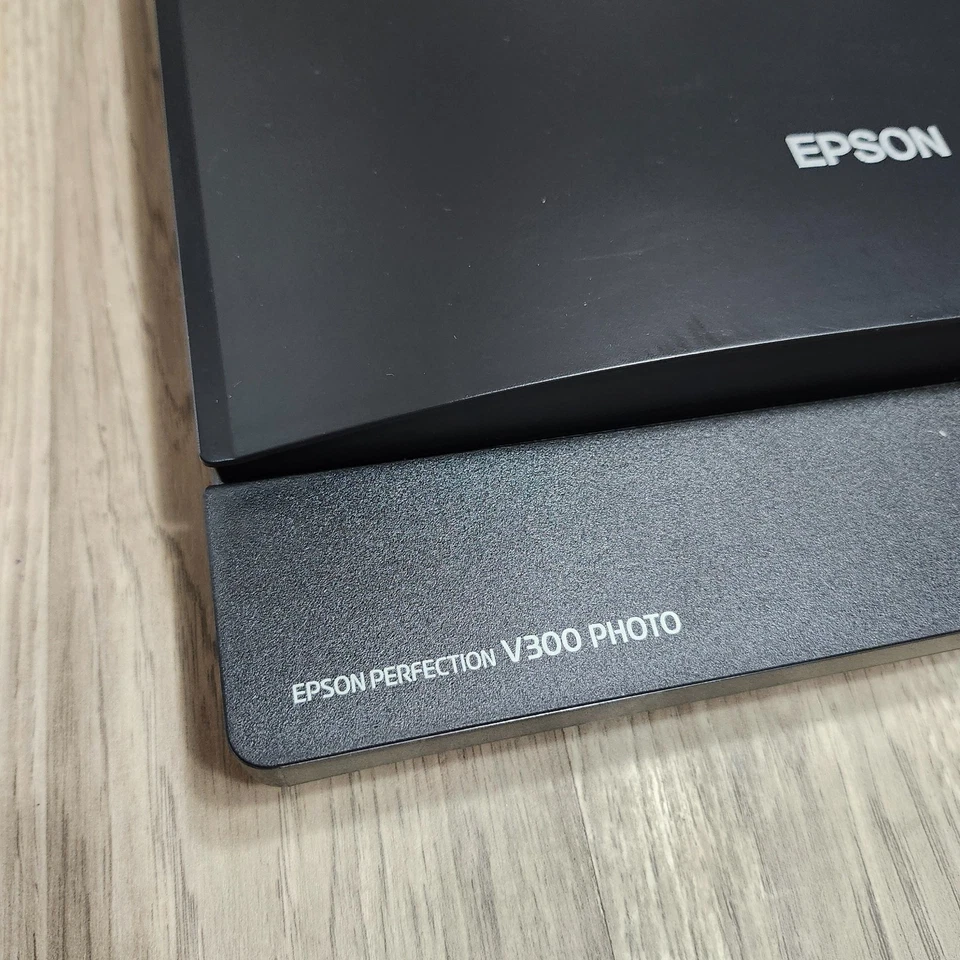 EPSON V300 Perfection Photo Flatbed Color Scanner Document Scanner New open Box - Image 3 of 4