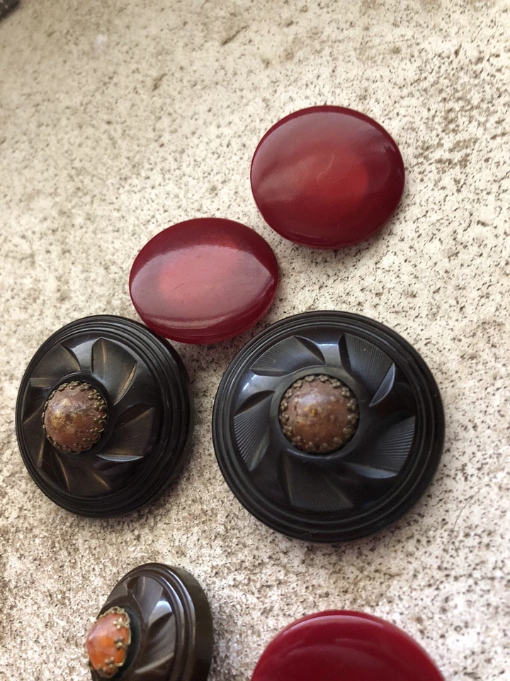 Vintage Old Plastic Bakelite? Buttons Large Red & Carved Brown & Orange Inlay - Image 3 of 4