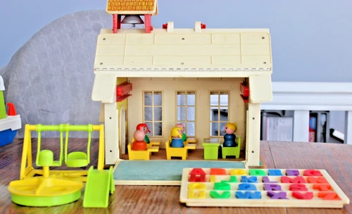 Vintage Fisher Price #923 Little People Family School House