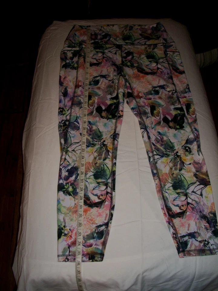 PANTALONES DE YOGA/EJERCICIO FLORAL BLANCO CON AZUL MARINO Y PASTEL--EXCELENTES Foto 2 de 4