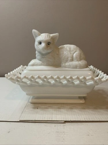 Antq PAT AUG  1889 Thomas Atterbury 2 Piece Milk Glass Cat Basket /Nest Bottom