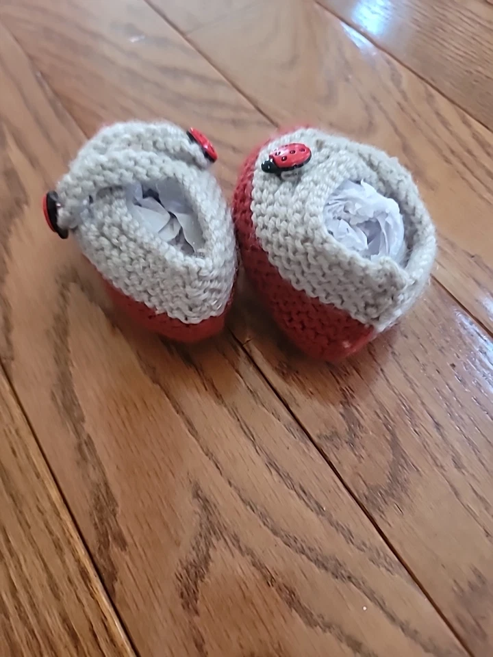 Botines para niños de ganchillo caseros hechos a mano zapatillas Ladybug naranja quemado  Foto 3 de 4